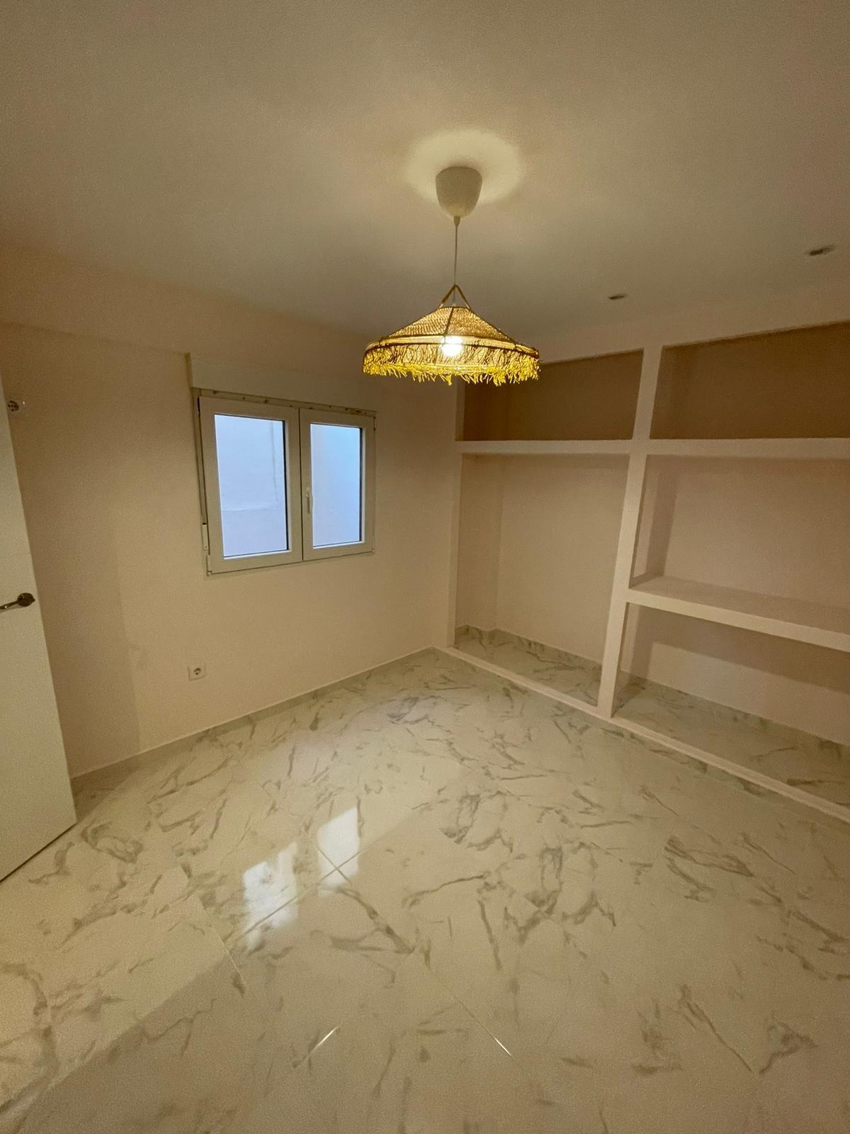 Bedroom in apartment for sale in Torrevieja
