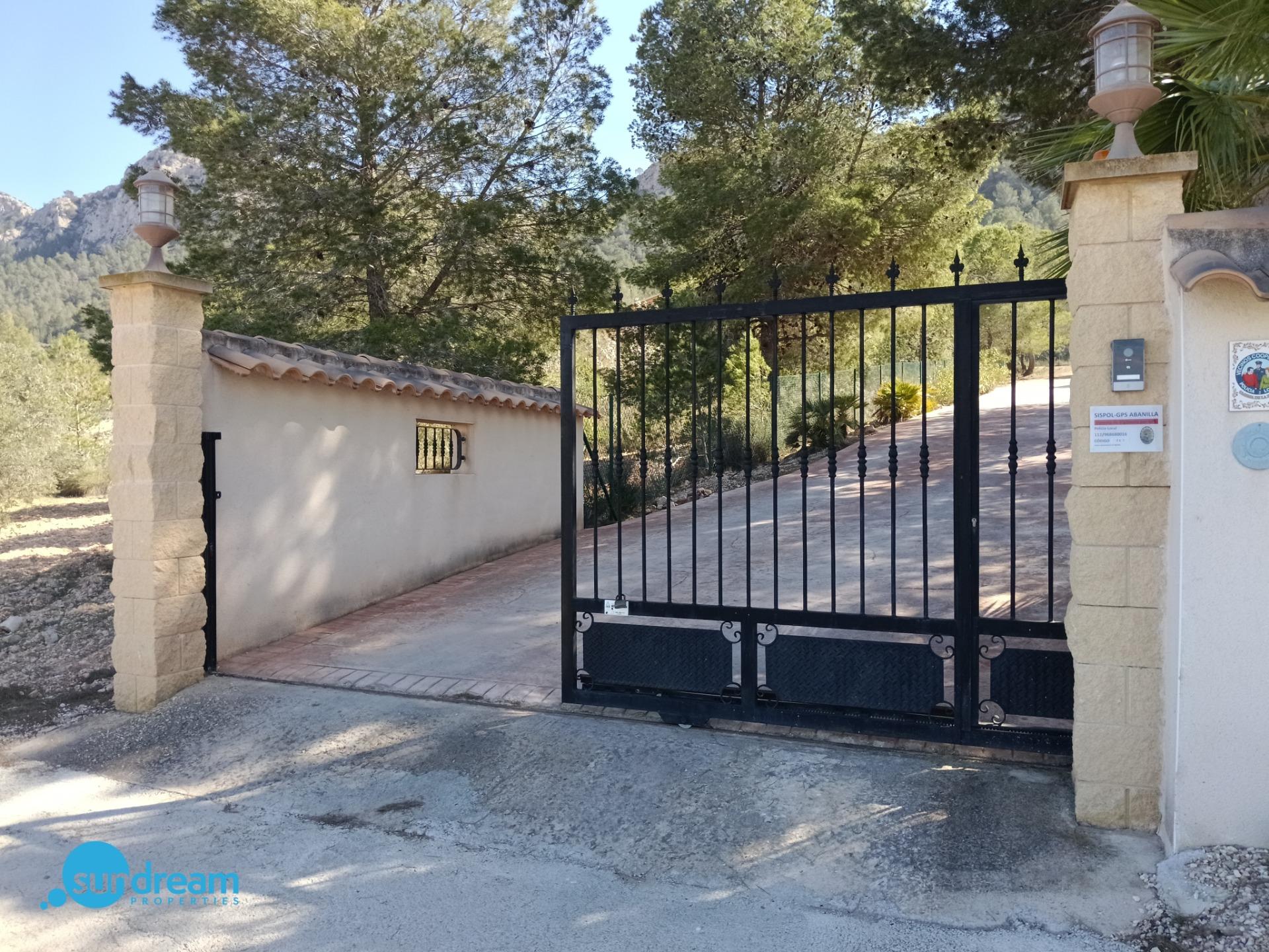 Garden in villa for sale in Abanilla