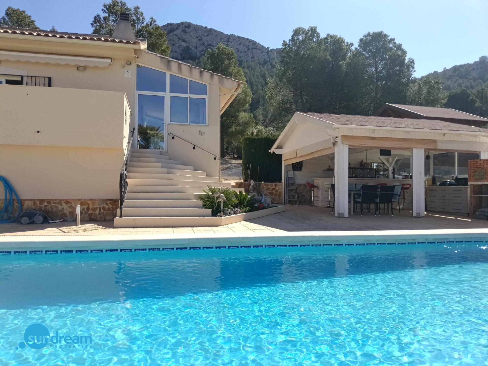 Garden in villa for sale in Abanilla