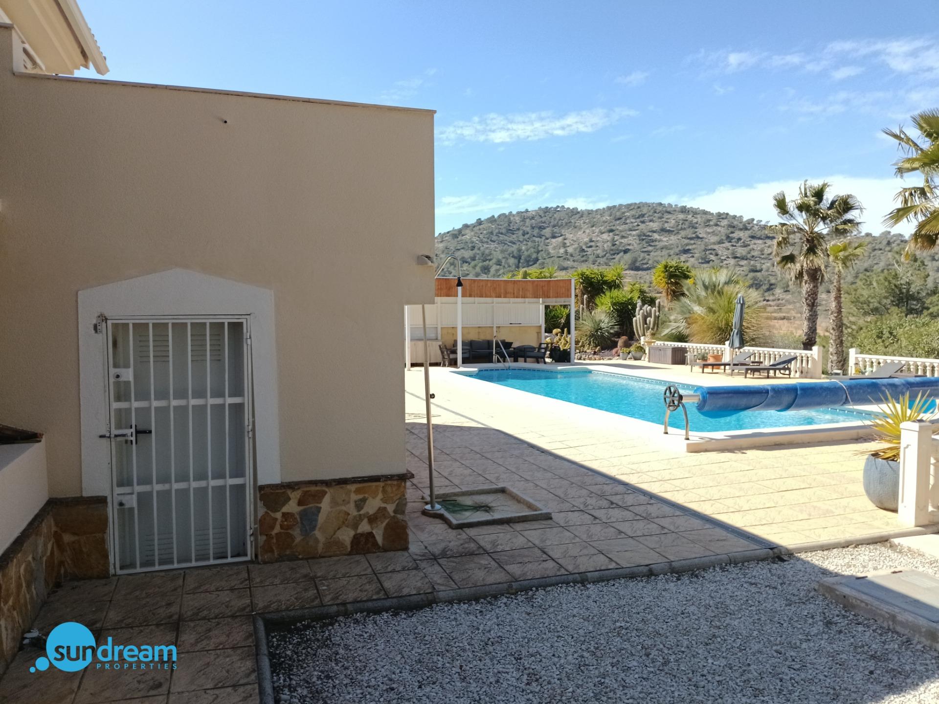 Bedroom in villa for sale in Abanilla