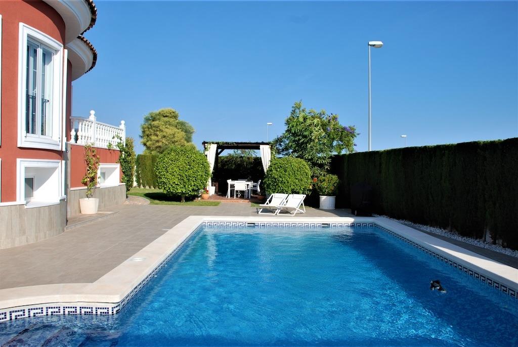 Kitchen in villa for sale in Rojales