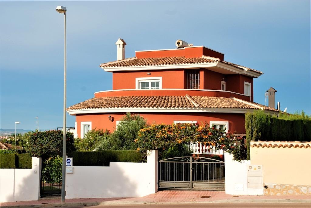 Pool area in villa for sale in Rojales