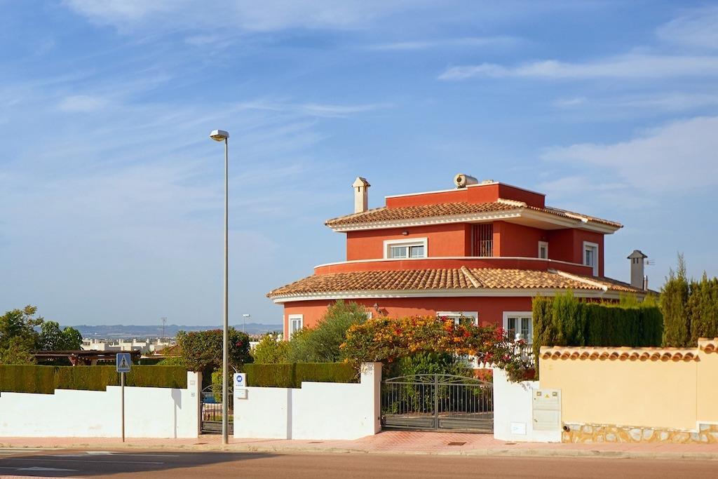 Pool area in villa for sale in Rojales