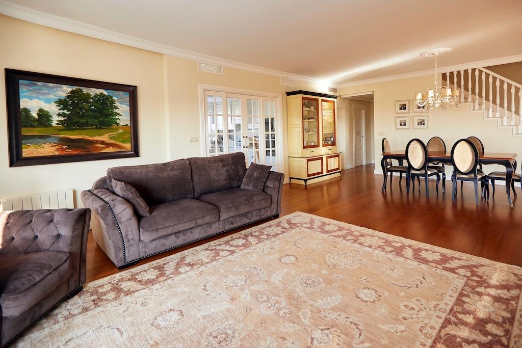 Dining area in villa for sale in Rojales