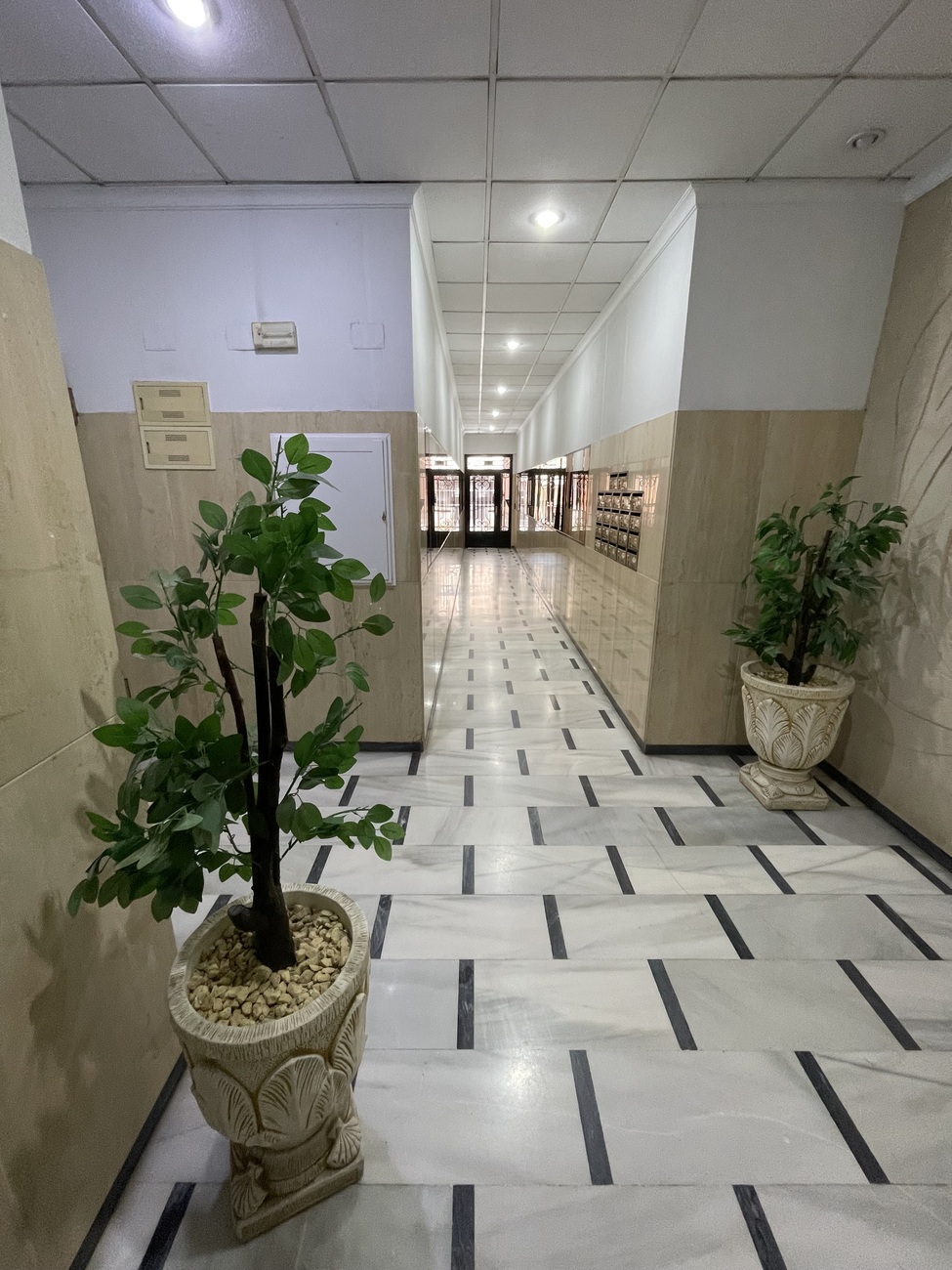 DESCRIPTIONSouth‑Facing Penthouse with Terrace, Garage & Storage in the Heart of TorreviejaA fantast