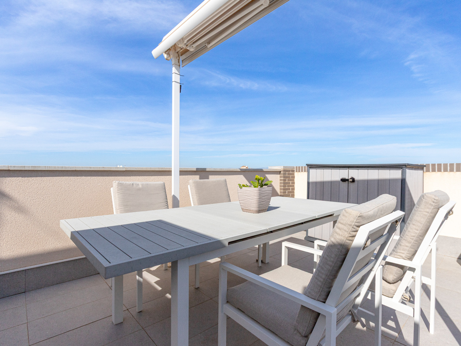 Dining area in bungalow for sale in Los Altos