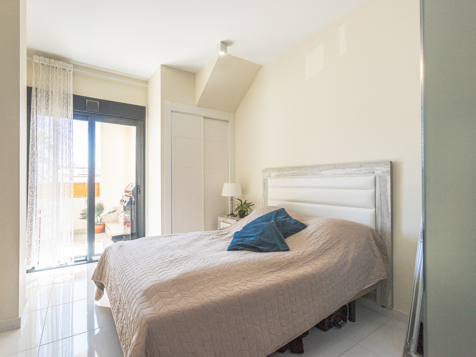Bedroom in bungalow for sale in Los Altos