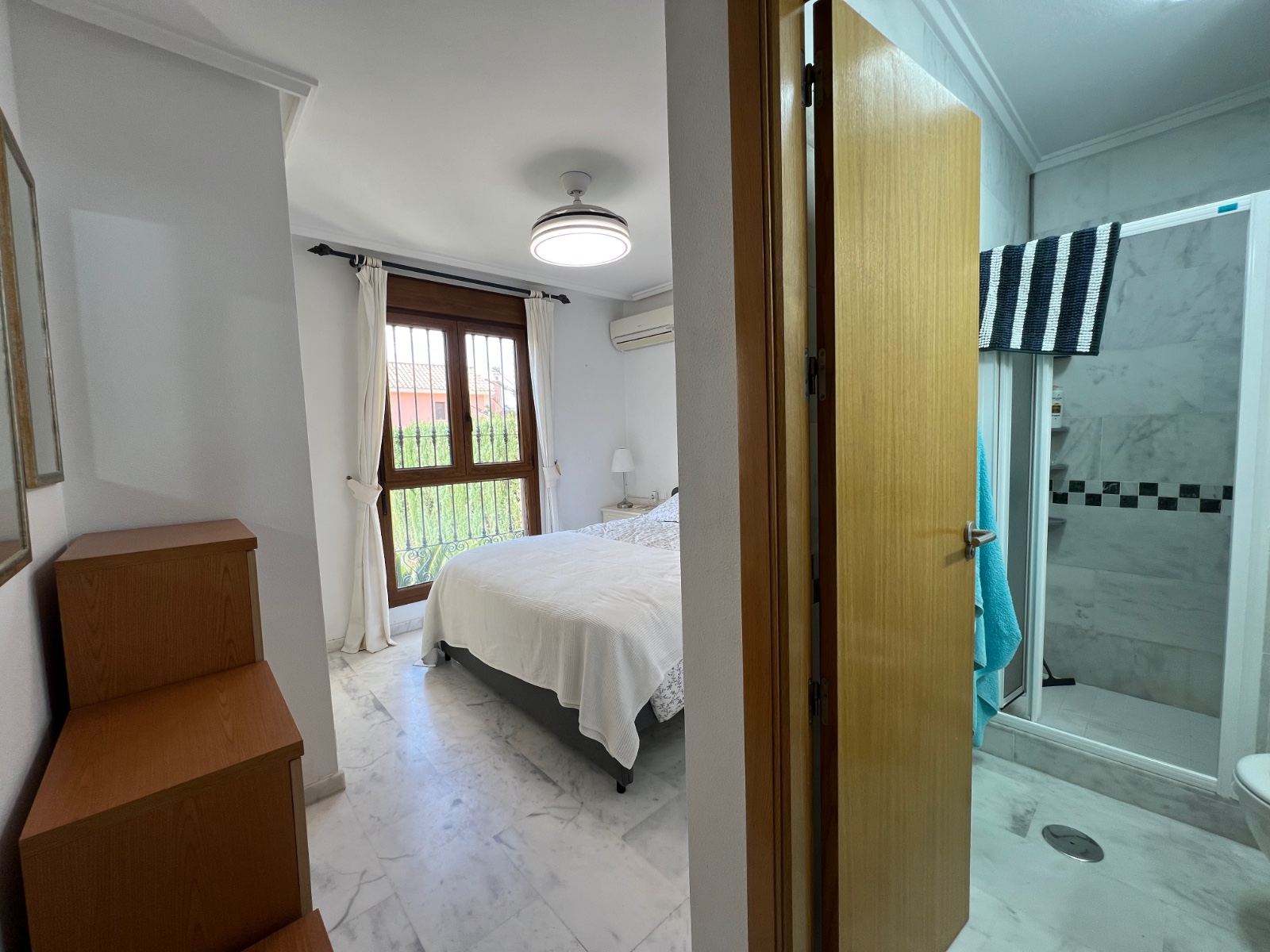 Bedroom in bungalow for sale in Algorfa