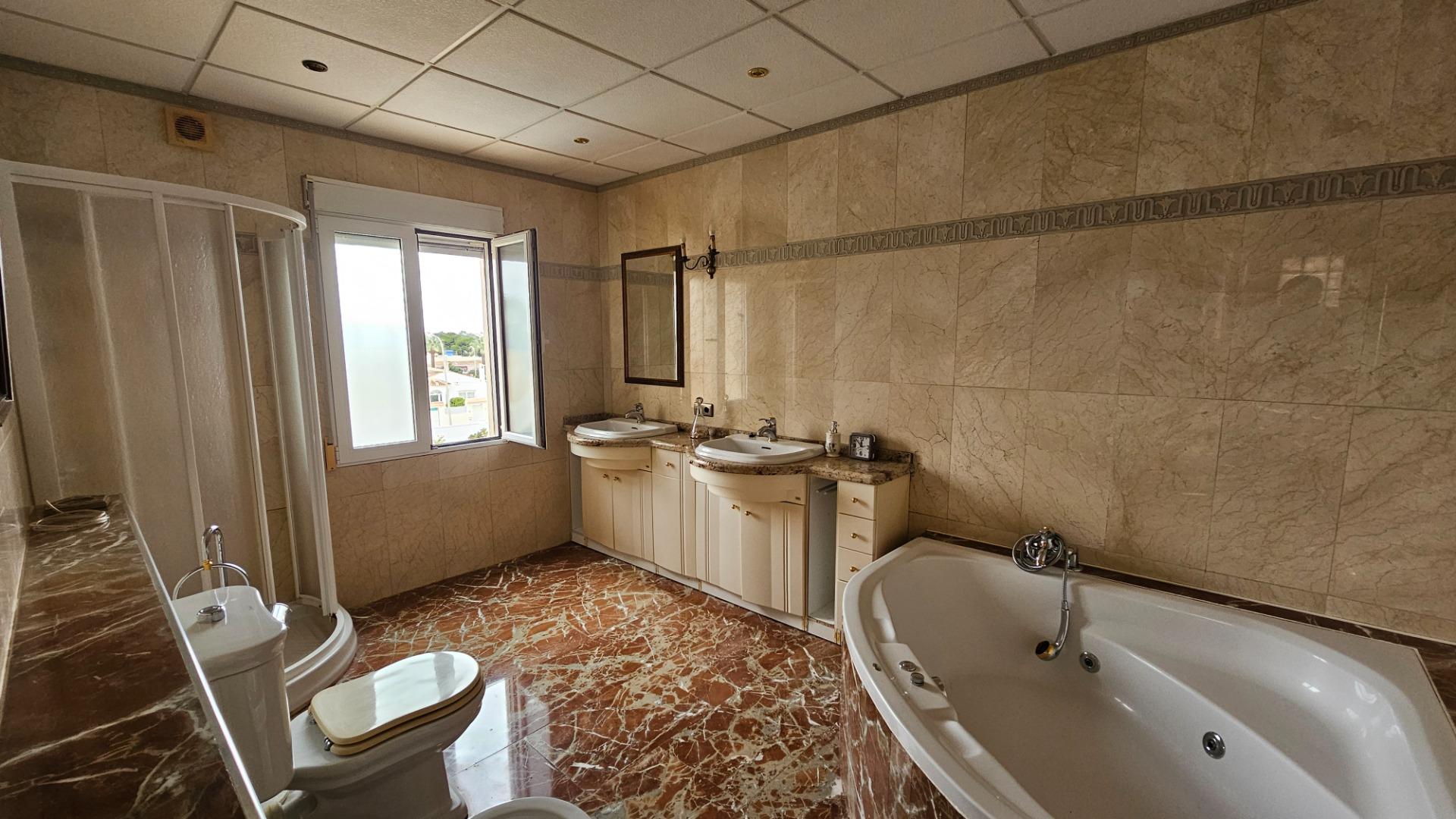 Terrace in villa for sale in Torrevieja
