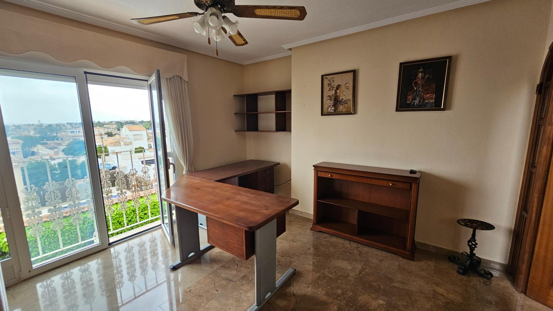 Garden in villa for sale in Torrevieja