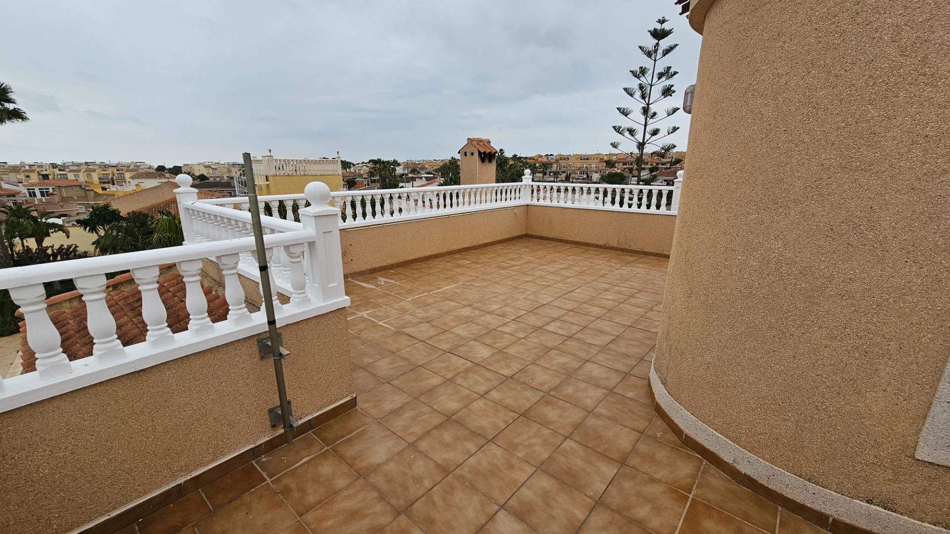 Kitchen in villa for sale in Torrevieja