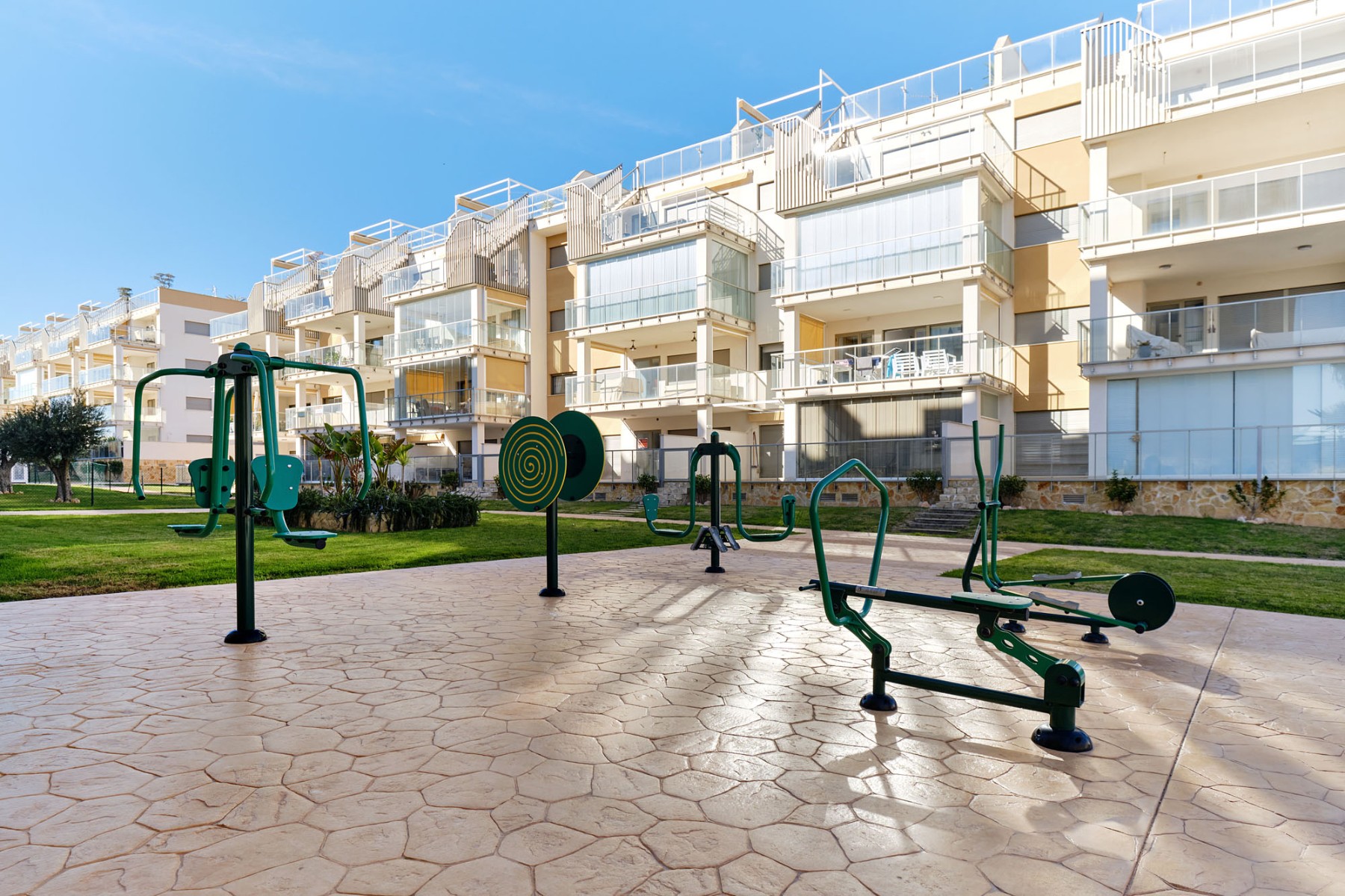 Garden in apartment for sale in Orihuela Costa