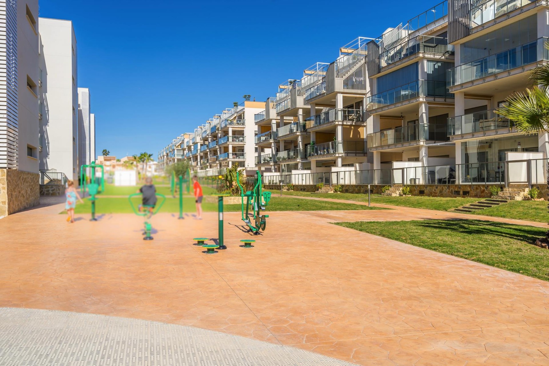 Garden in apartment for sale in Orihuela Costa