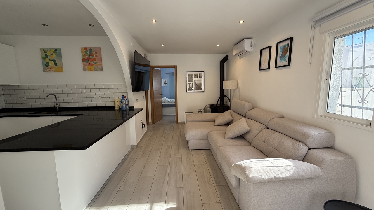 Master bedroom in villa for sale in Villamartin