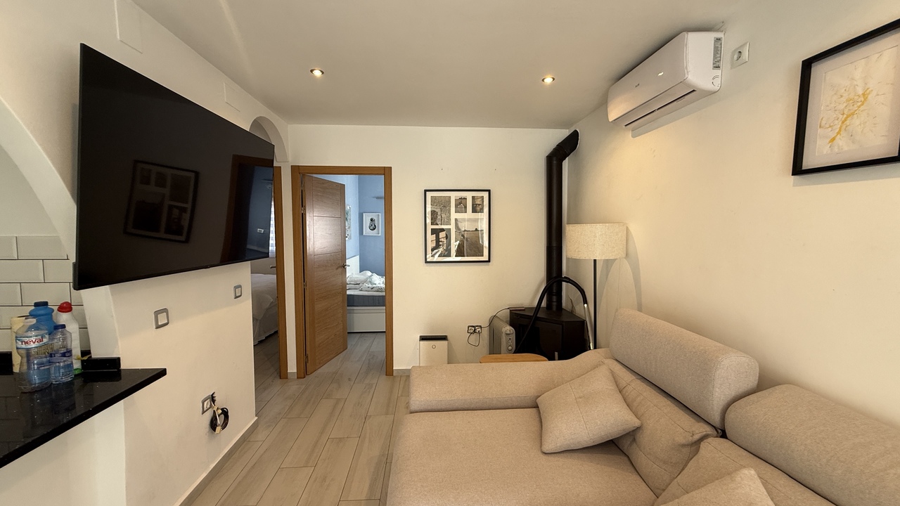 Master bedroom in villa for sale in Villamartin