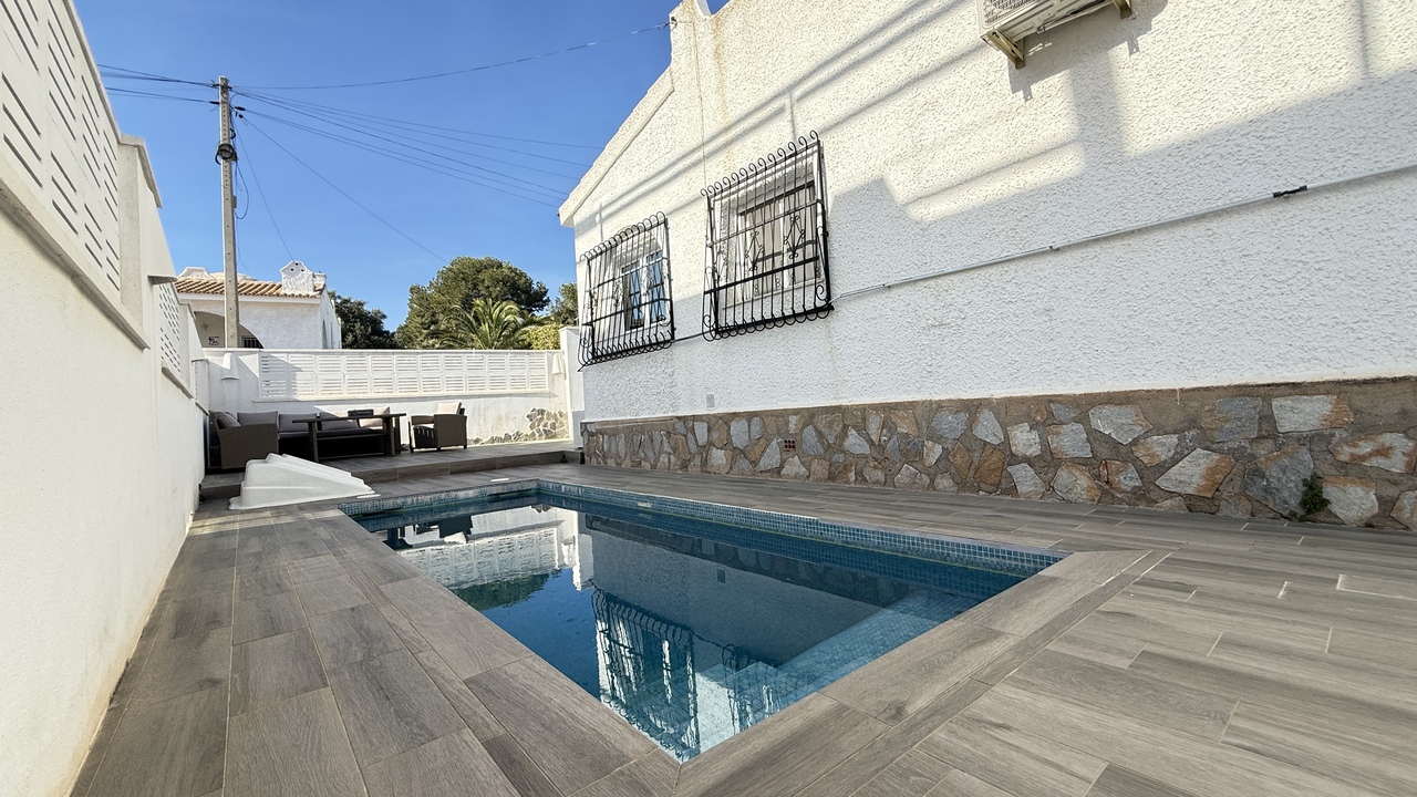 Pool area in villa for sale in Villamartin