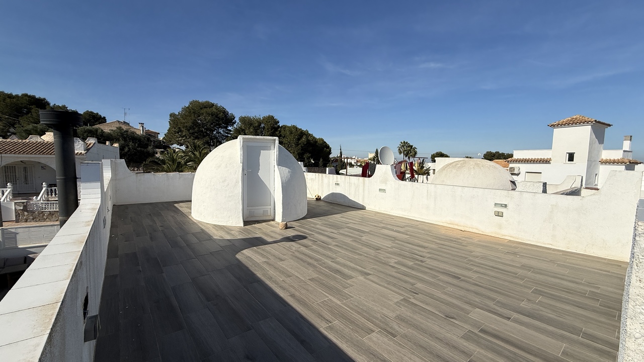 Bedroom in villa for sale in Villamartin