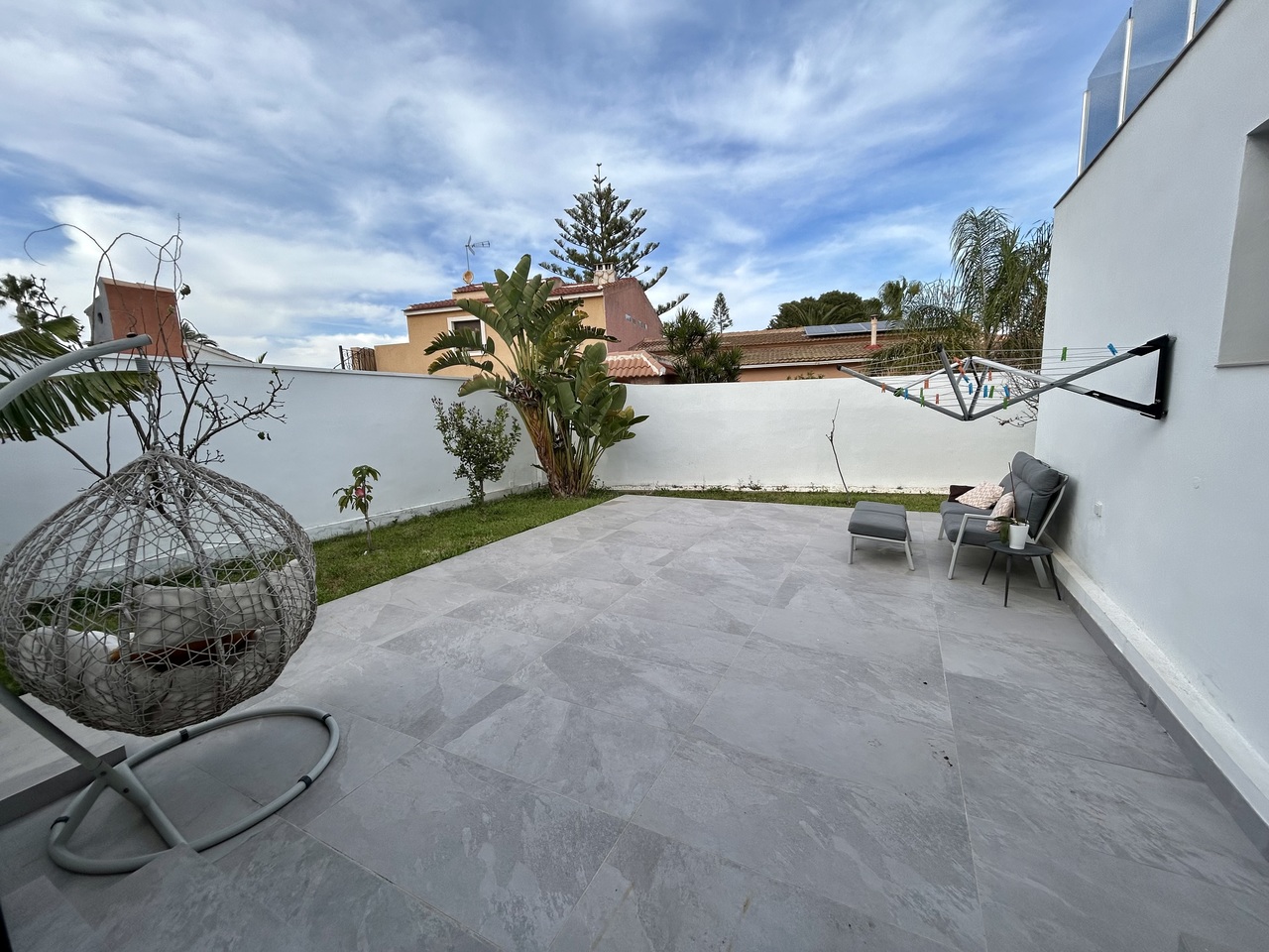 Garden in villa for sale in Los Balcones