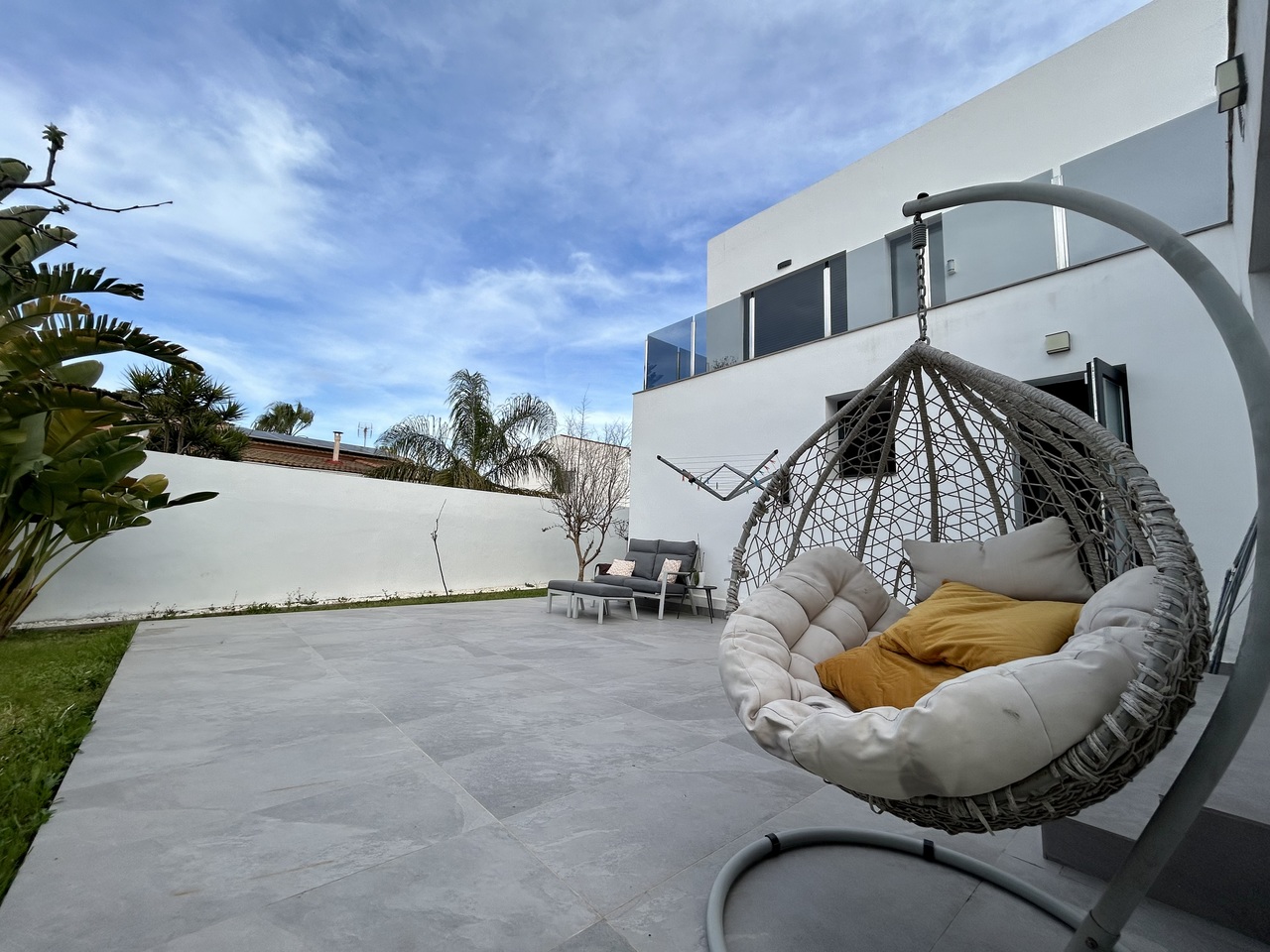 Dining area in villa for sale in Los Balcones