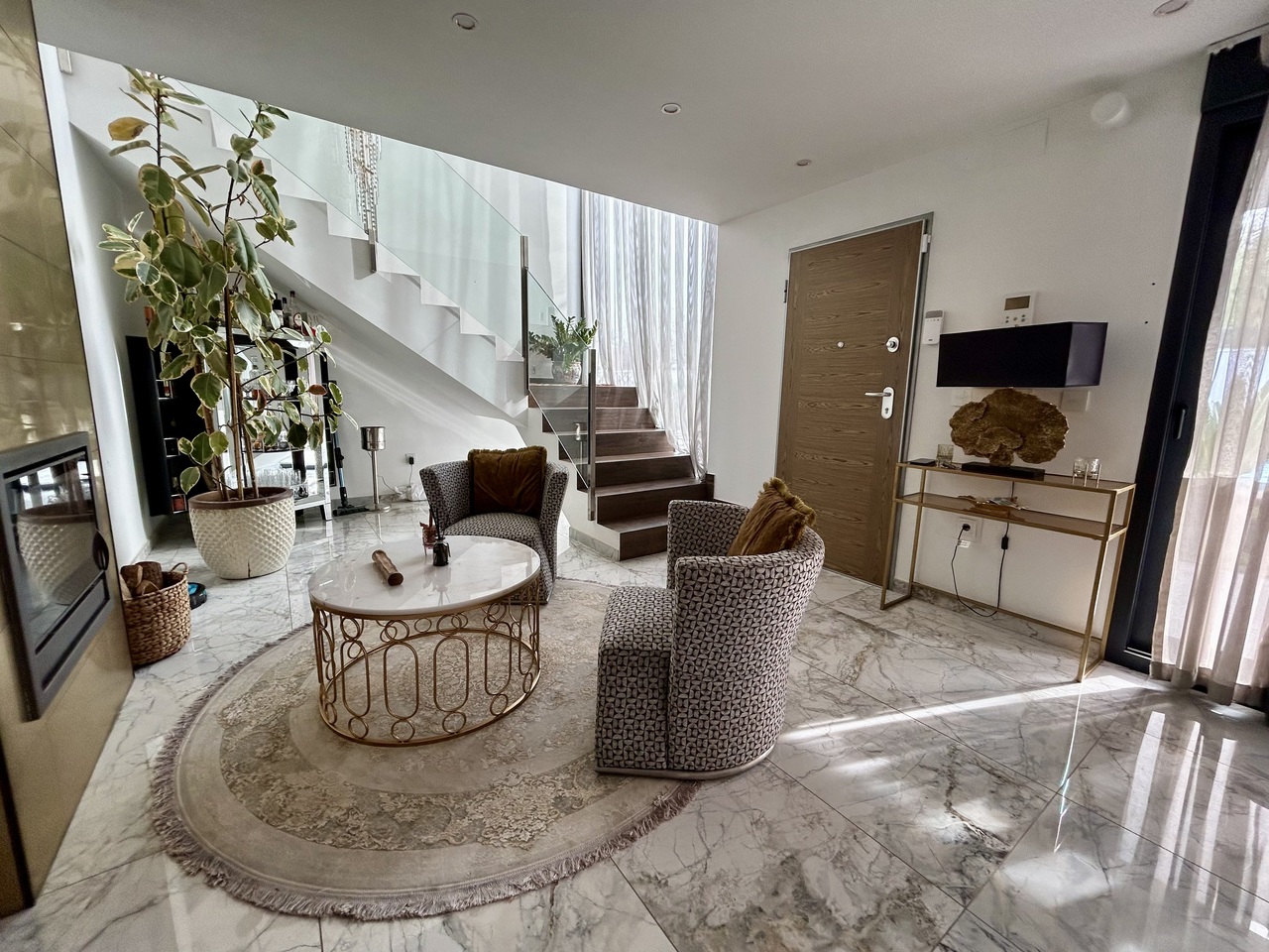 Pool area in villa for sale in Los Balcones