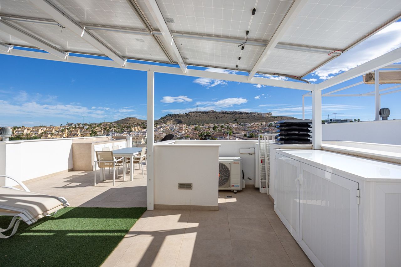 Pool area in villa for sale in Benijofar