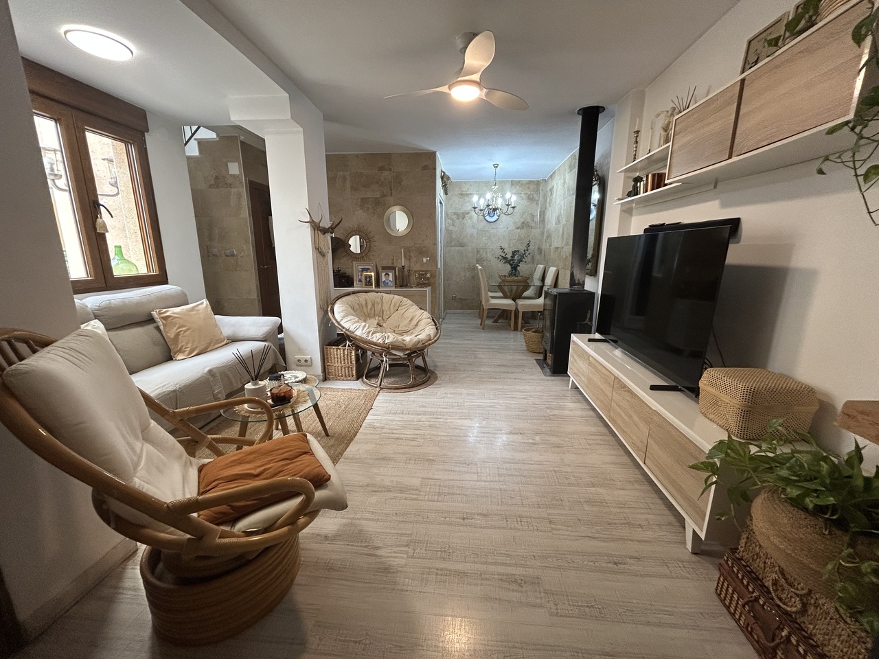 Discover this beautifully renovated townhouse in the heart of Torrevieja, just a 2-minute walk from