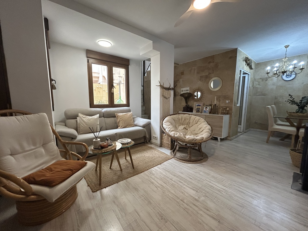 Discover this beautifully renovated townhouse in the heart of Torrevieja, just a 2-minute walk from