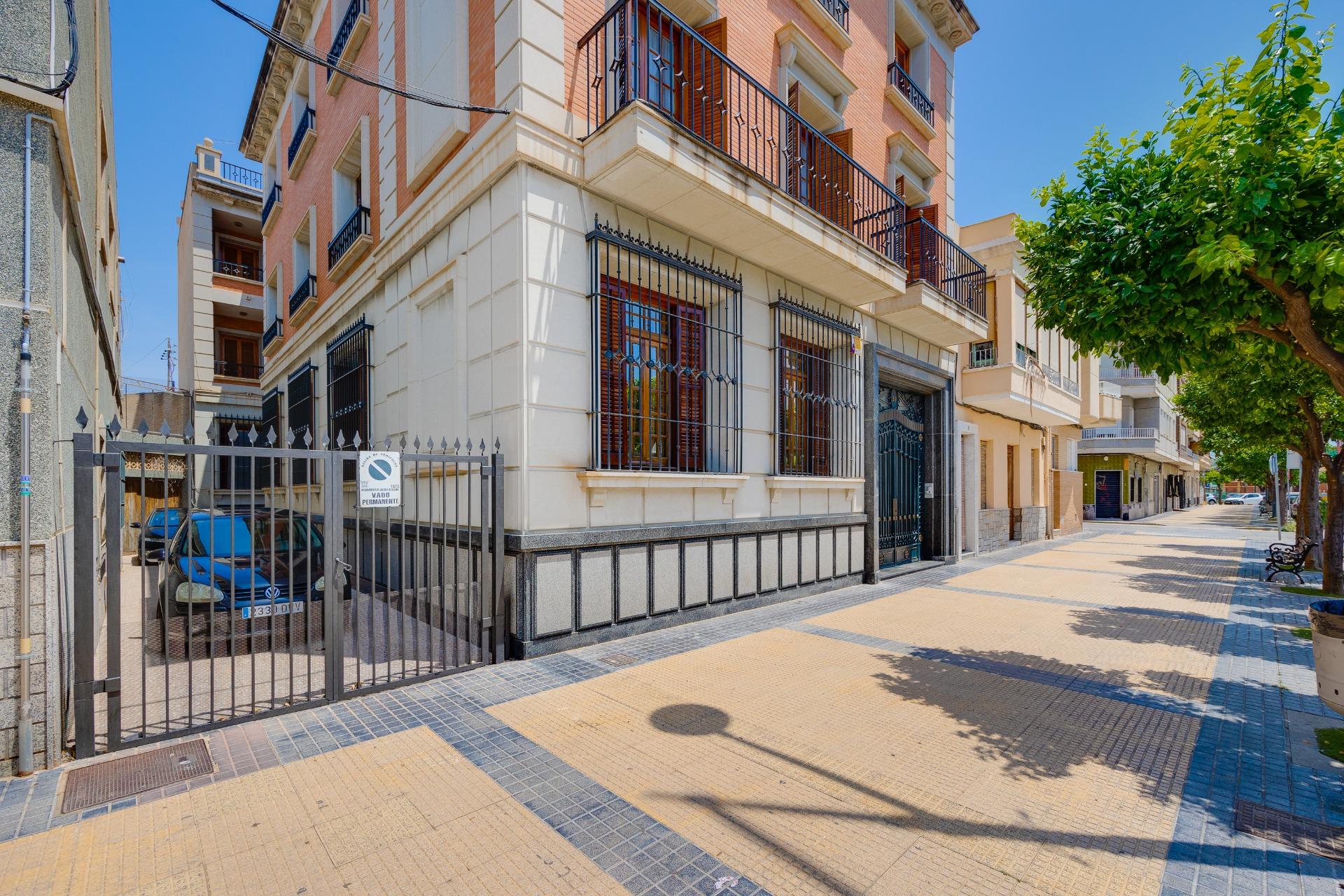 We present a unique property—a dream mansion in the heart of Callosa de Segura that combines history
