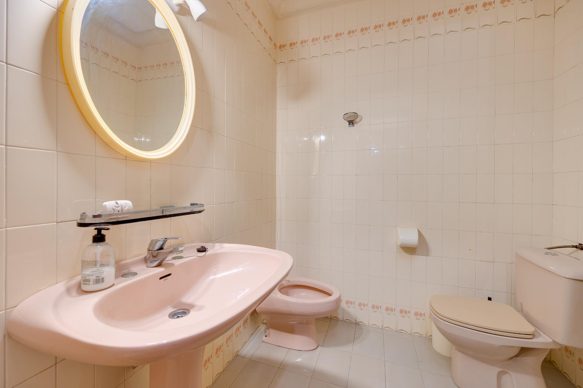 Bathroom in finca for sale in Callosa de Segura