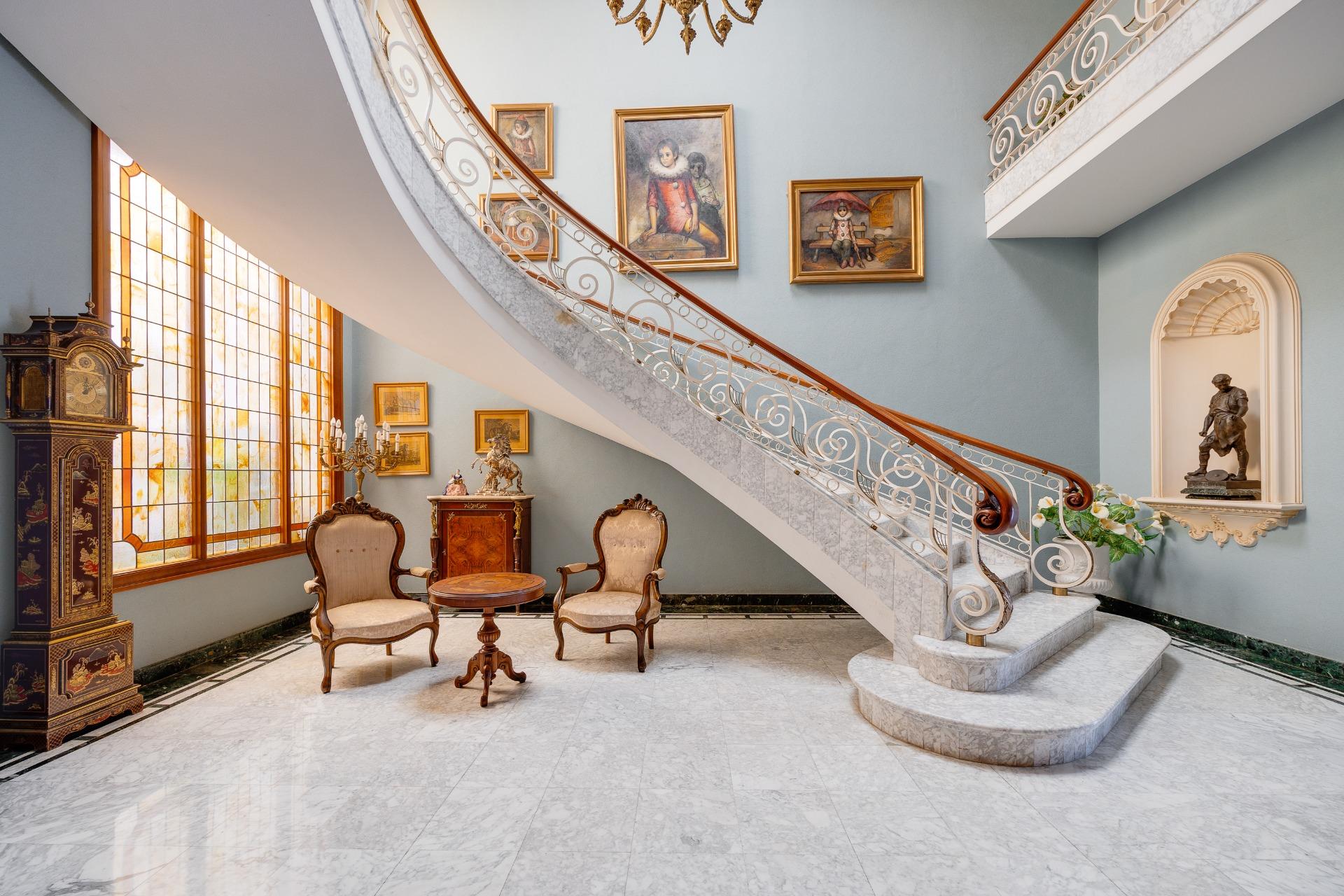 We present a unique property—a dream mansion in the heart of Callosa de Segura that combines history