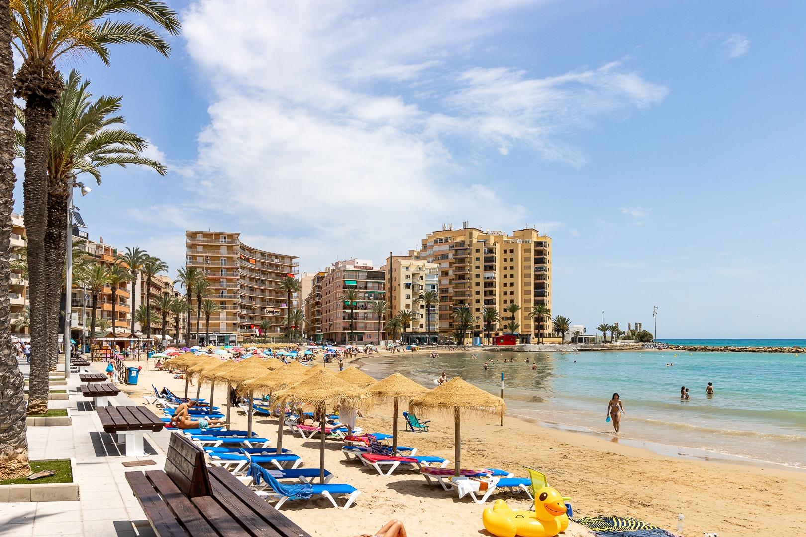 Bedroom in apartment for sale in Torrevieja