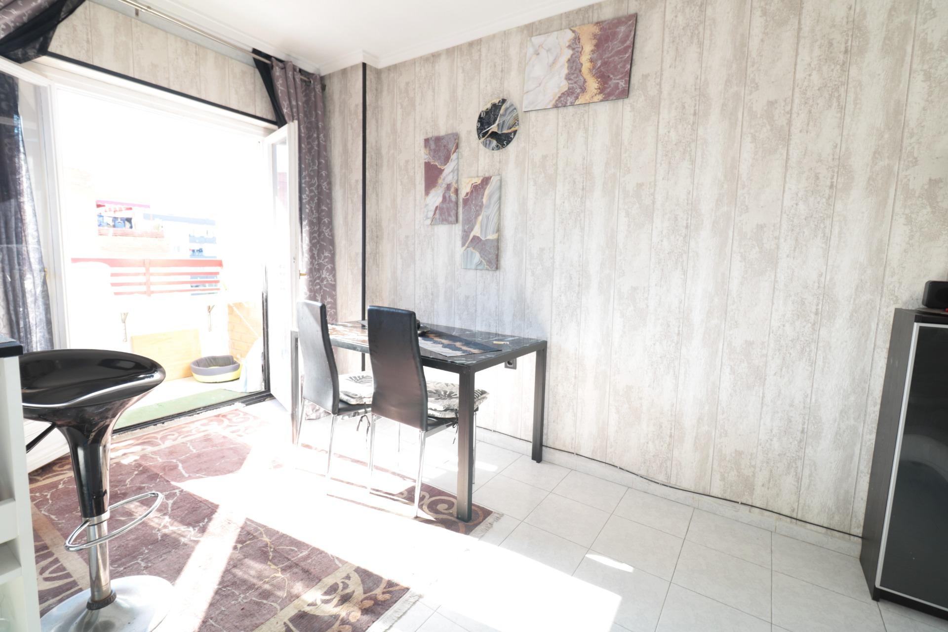 Terrace in apartment for sale in Torrevieja