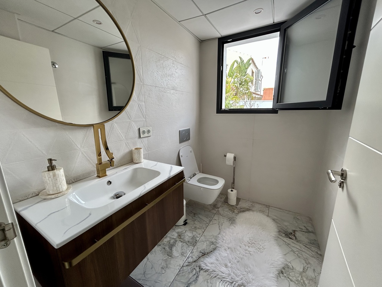 Terrace in villa for sale in Los Balcones