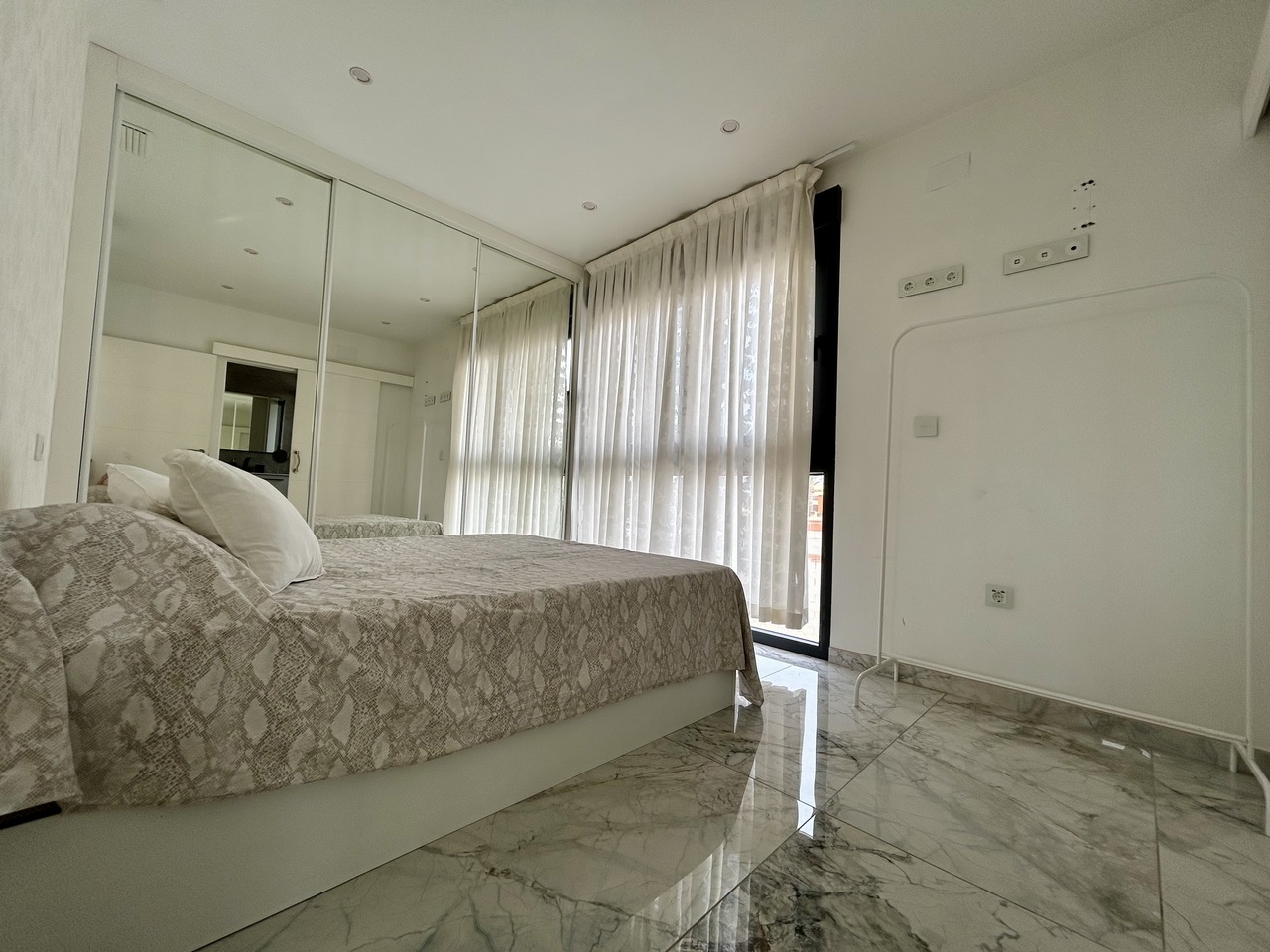 Dining area in villa for sale in Los Balcones