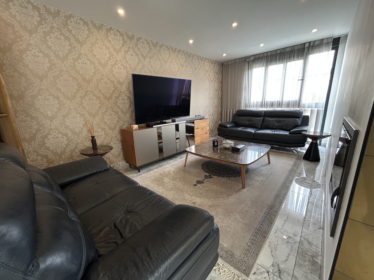 Dining area in villa for sale in Los Balcones