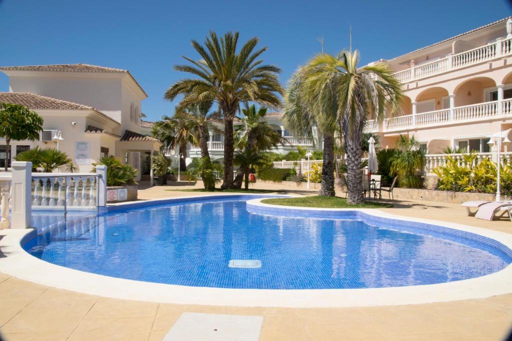 This elegant two-bedroom apartment is located in a renowned and exclusive resort on the beloved Cost
