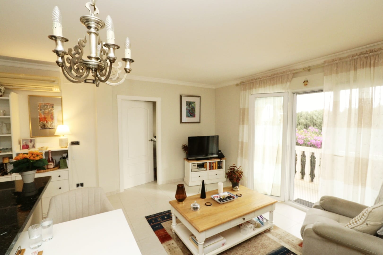 This elegant two-bedroom apartment is located in a renowned and exclusive resort on the beloved Cost