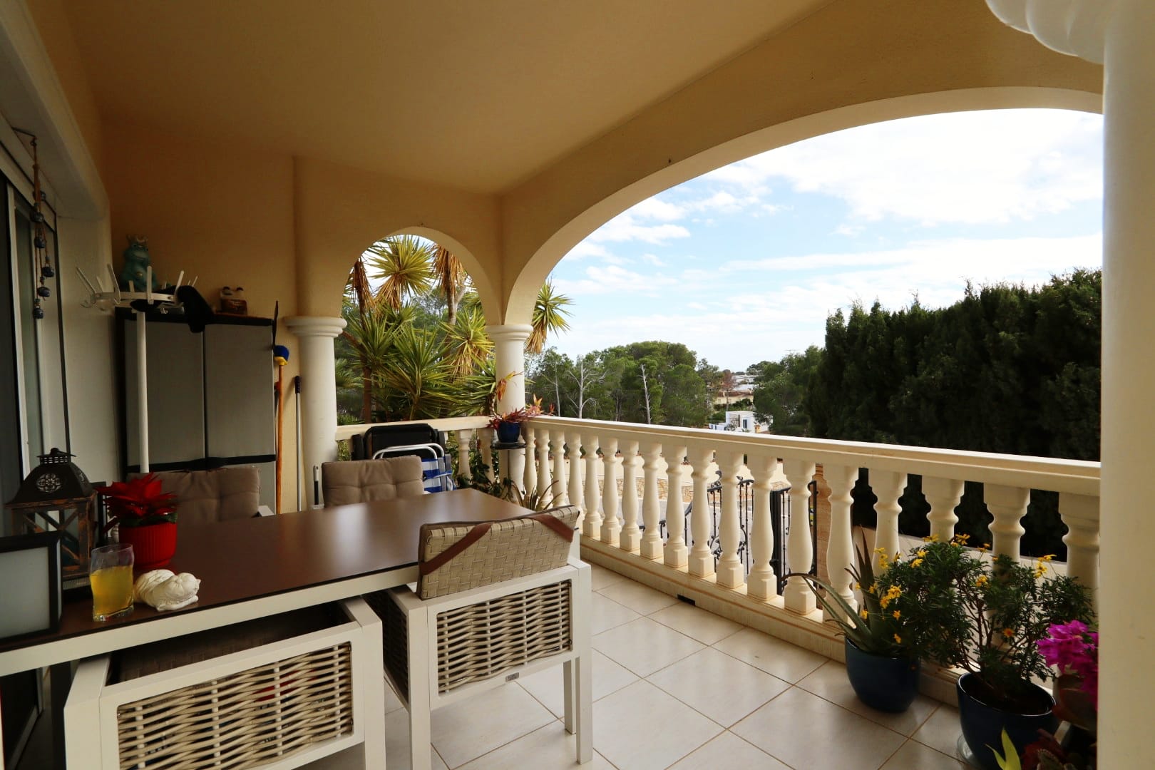 This elegant two-bedroom apartment is located in a renowned and exclusive resort on the beloved Cost