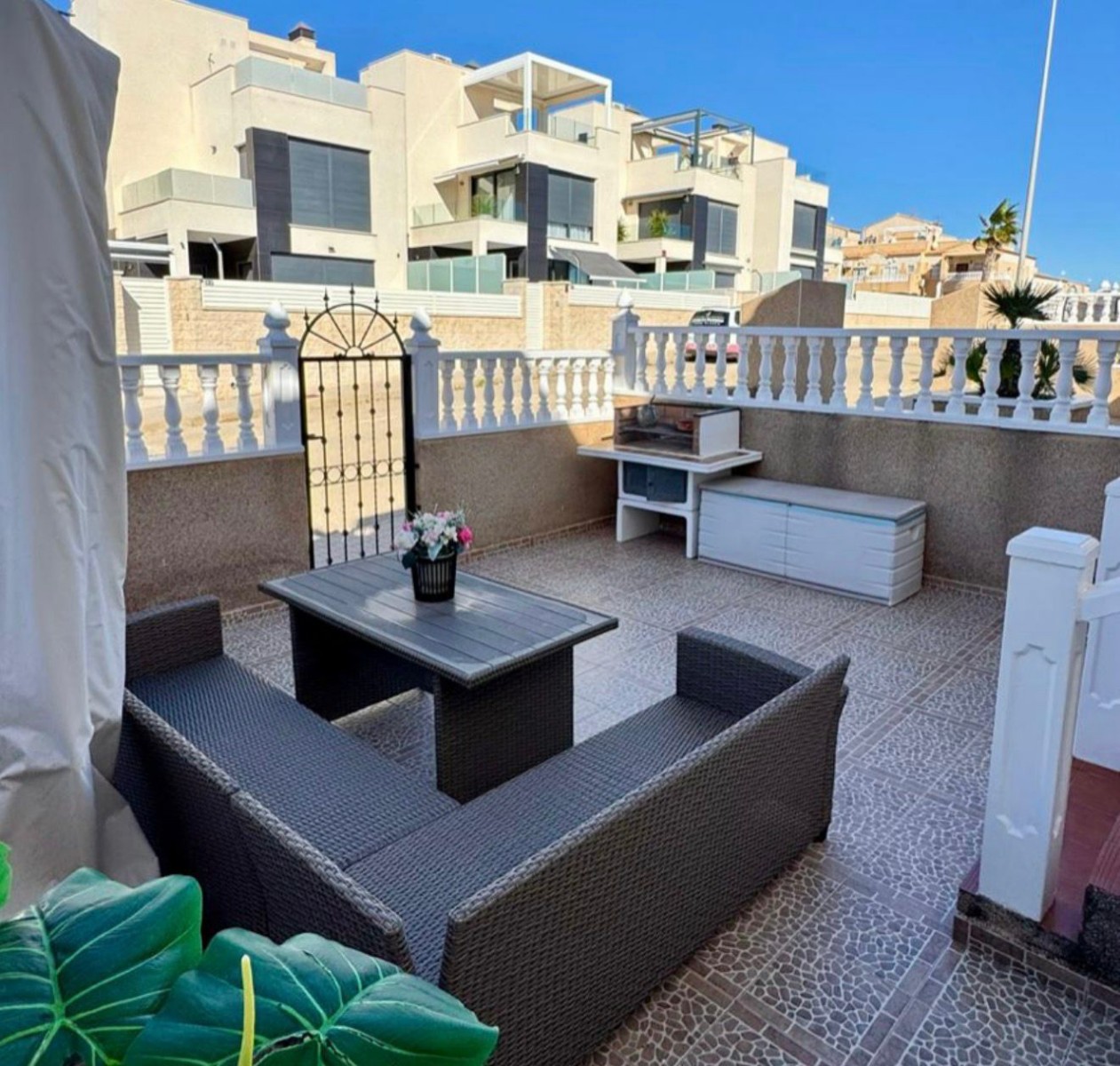 Dining area in bungalow for sale in Orihuela Costa