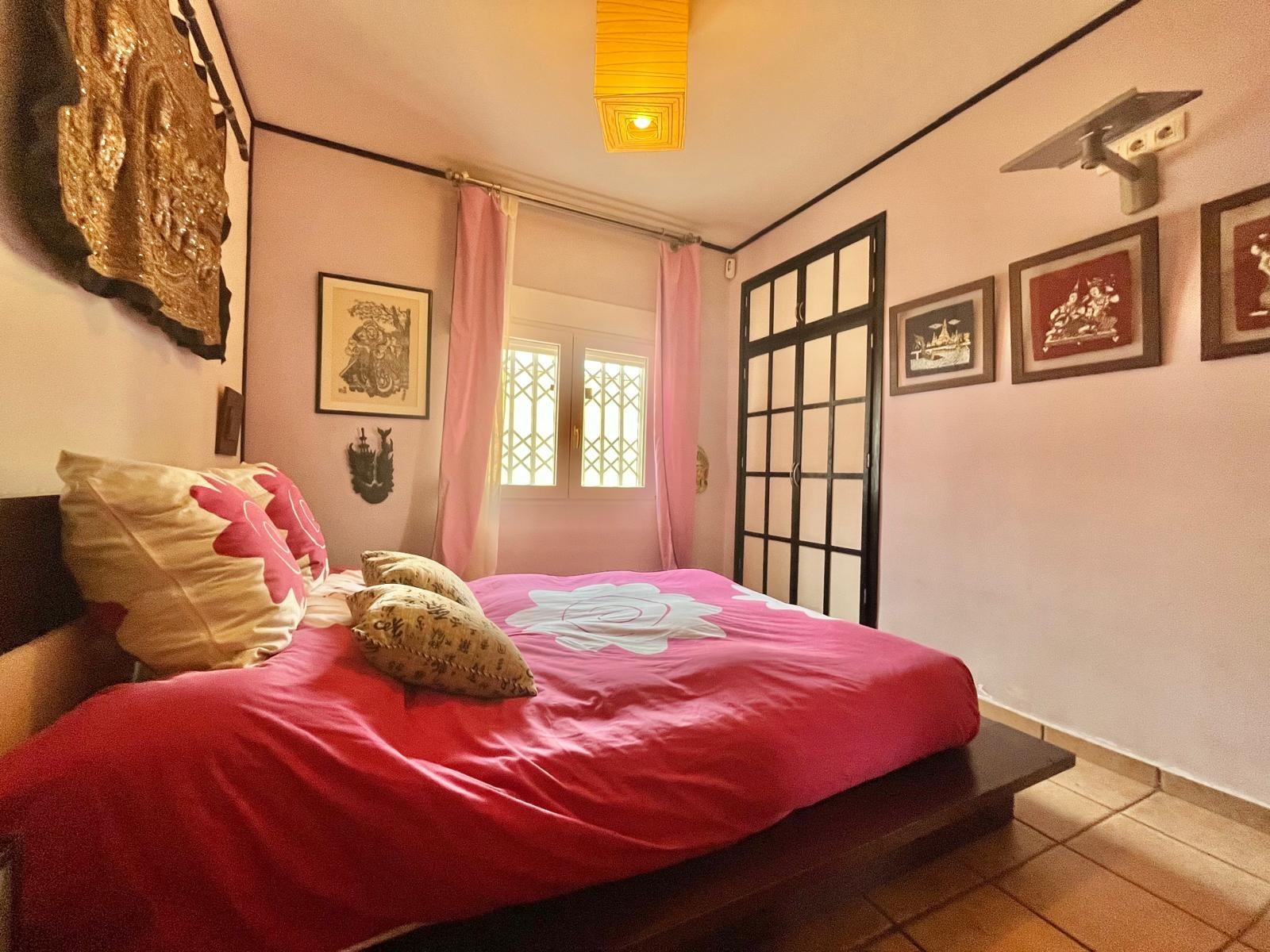 Bedroom in villa for sale in Torrevieja