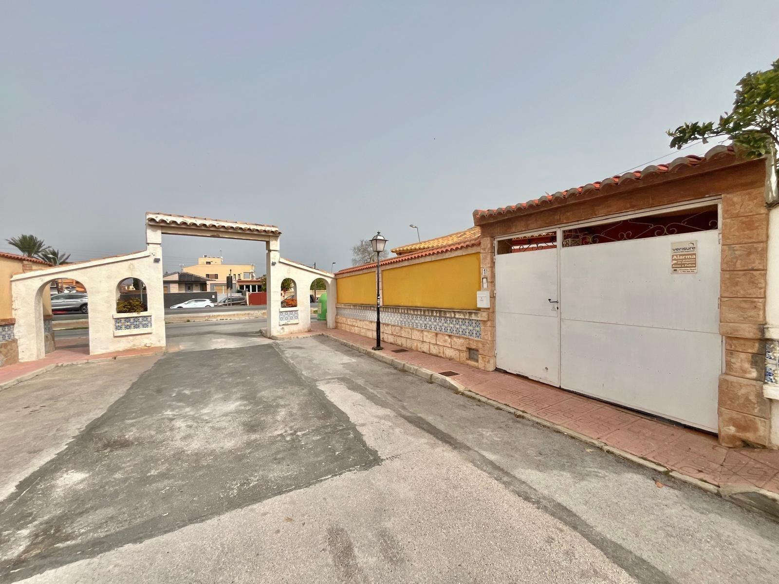 Garden in villa for sale in Torrevieja