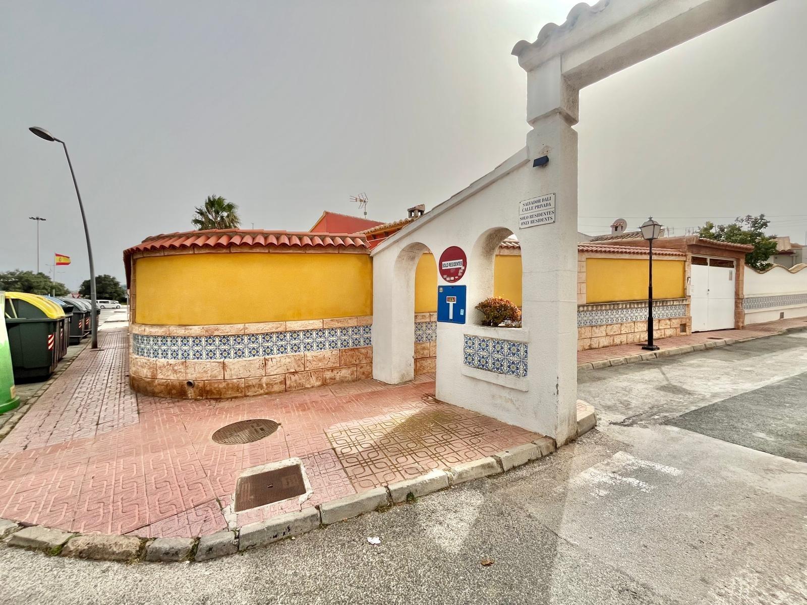 Dining area in villa for sale in Torrevieja