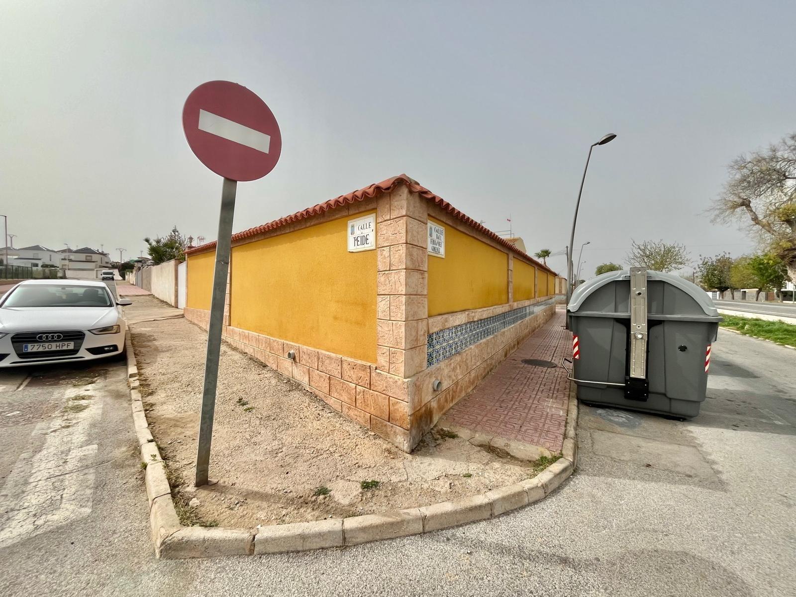 Bedroom in villa for sale in Torrevieja