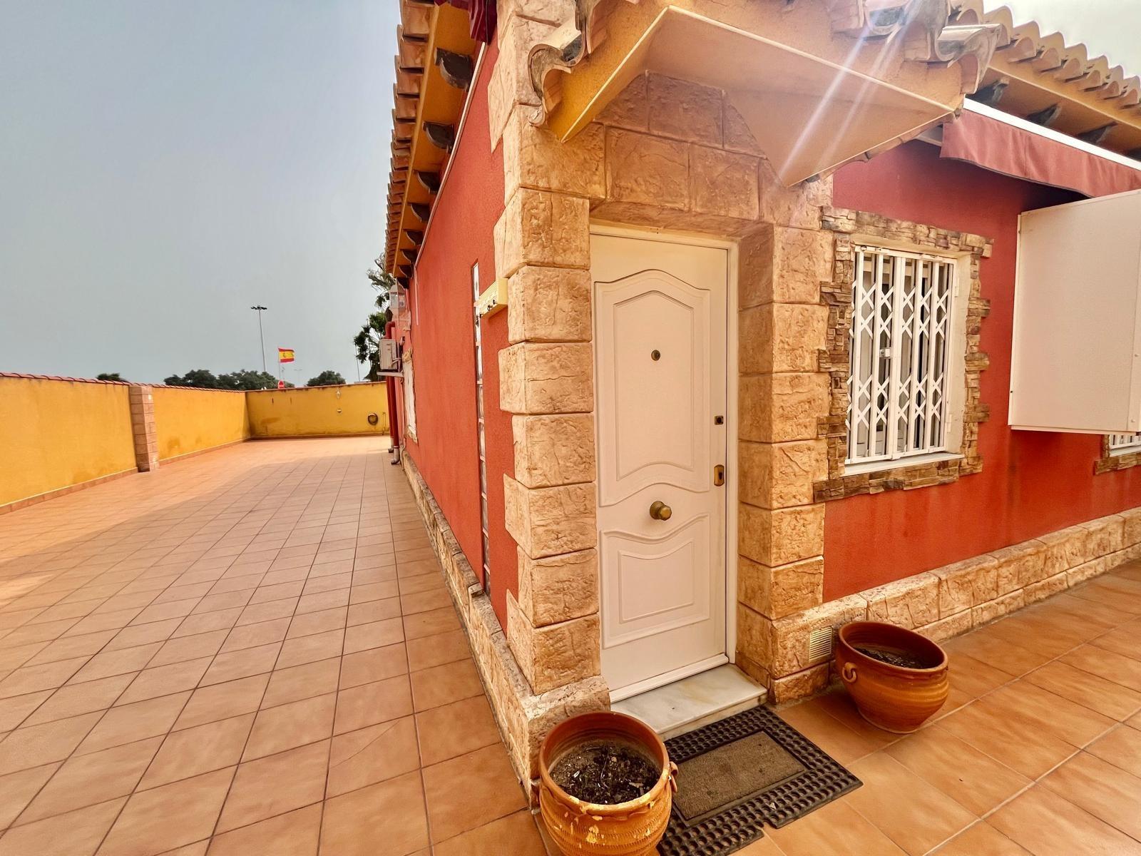Terrace in villa for sale in Torrevieja