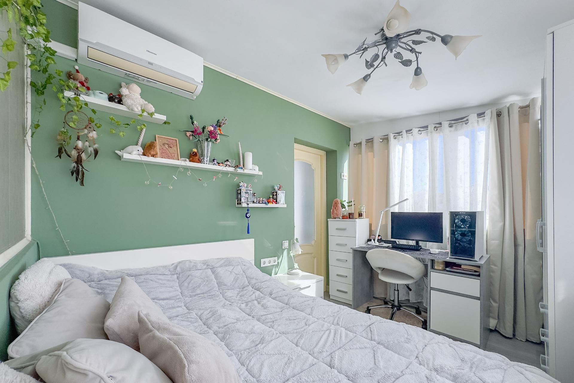Master bedroom in villa for sale in Orihuela Costa