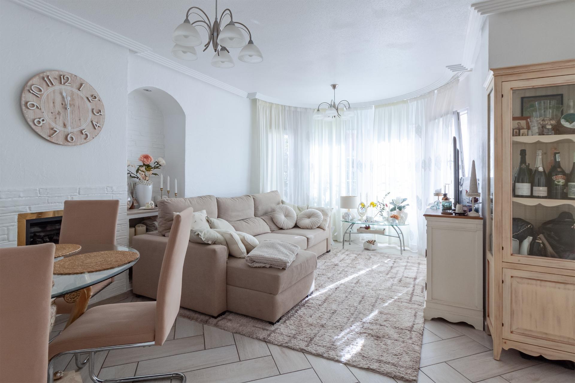Dining area in villa for sale in Orihuela Costa