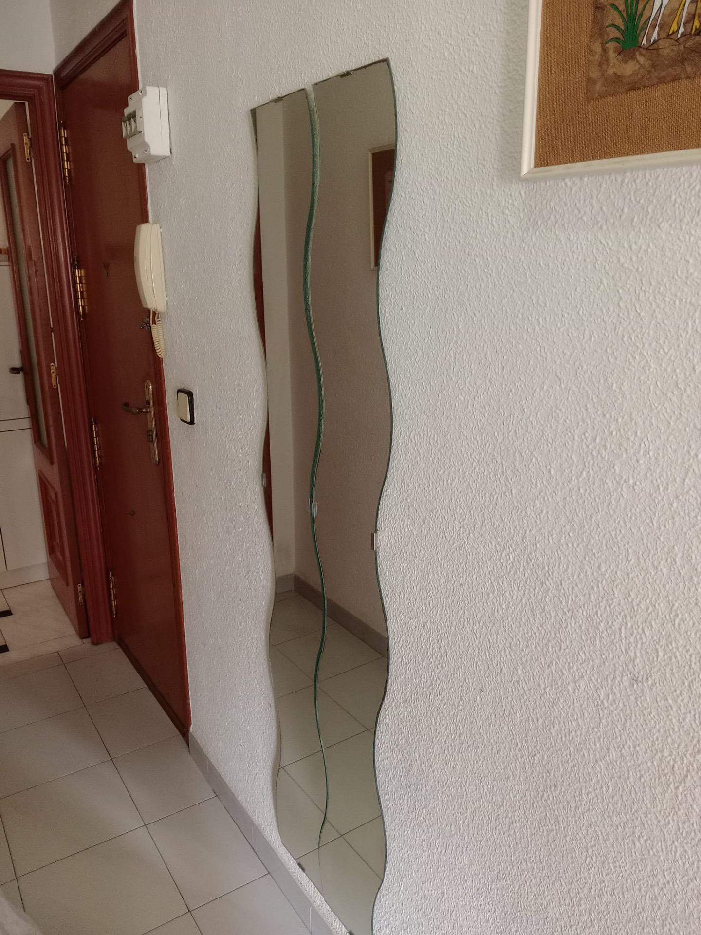 Discover this charming apartment located in the sought-after Playa del Cura area of Torrevieja