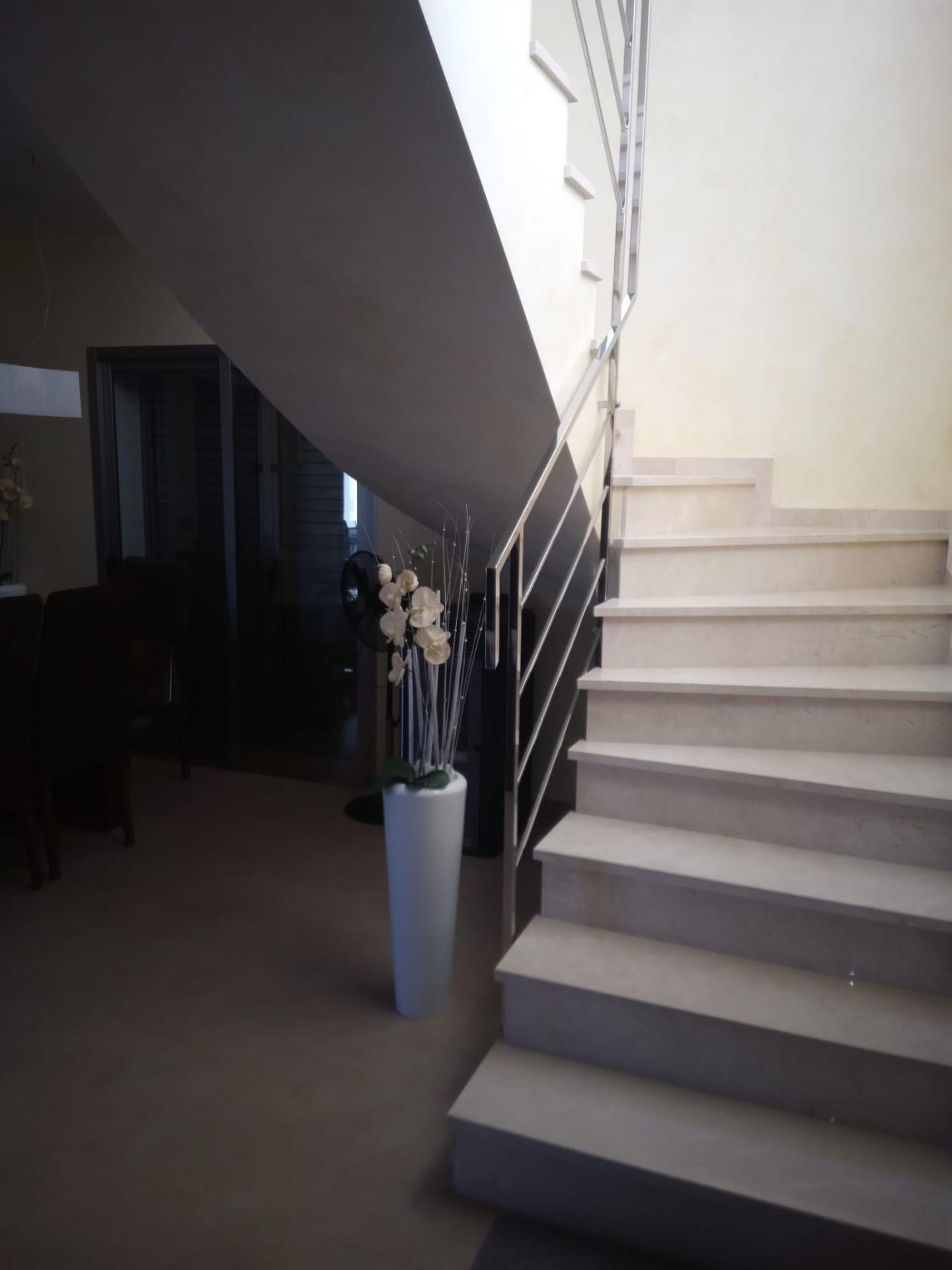 Terrace in villa for sale in Cox