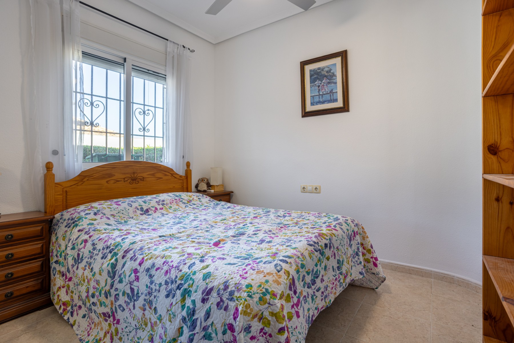 Bedroom in villa for sale in Bigastro