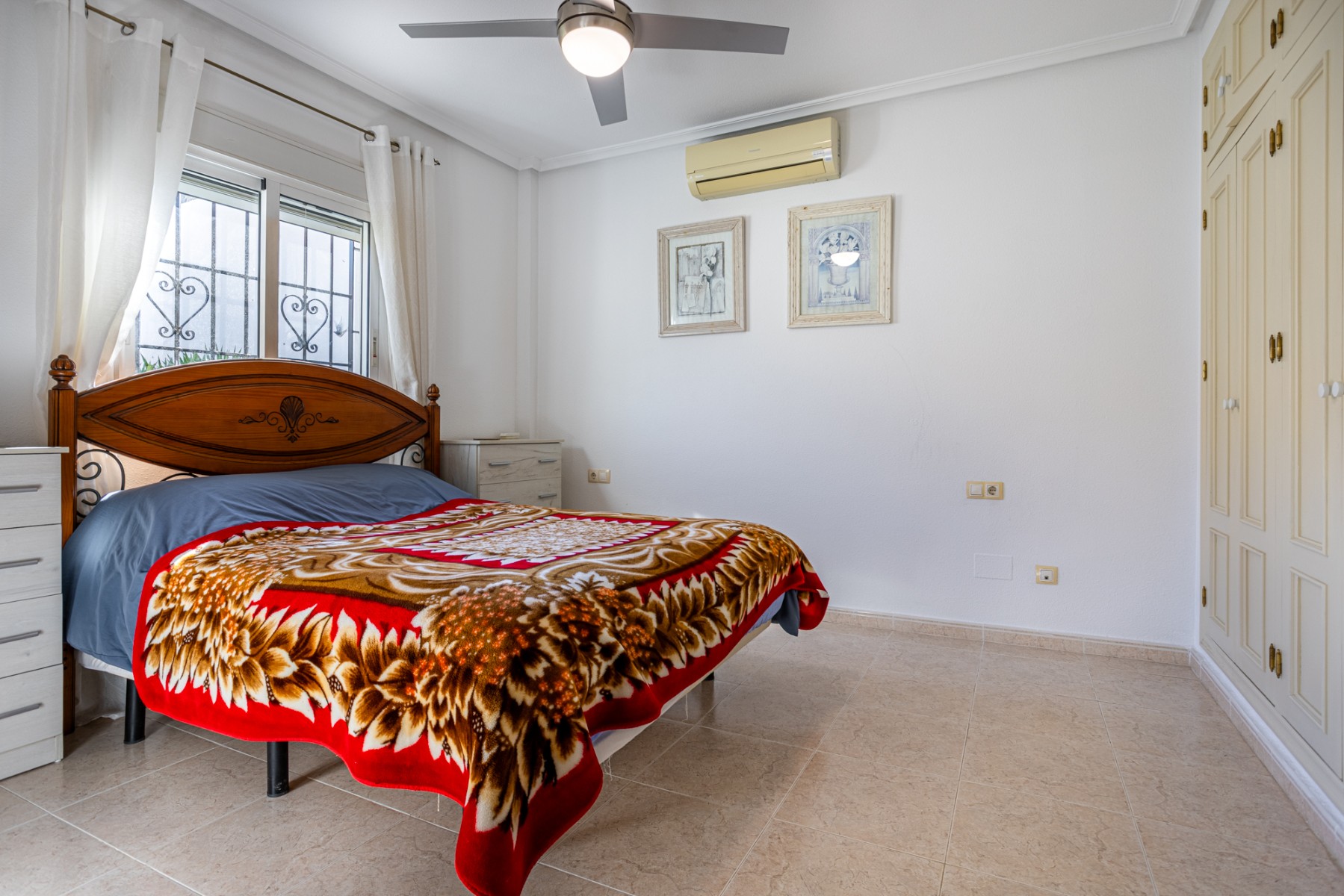 Terrace in villa for sale in Bigastro